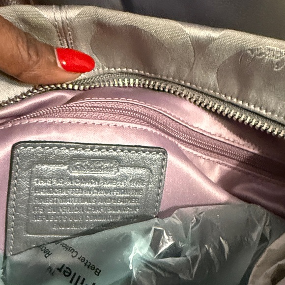 Stylish Gray Handbag - Picture 2 of 4